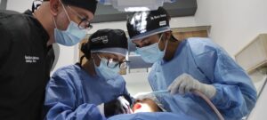 odontologo-en-barquisimeto-atendiendo-paciente